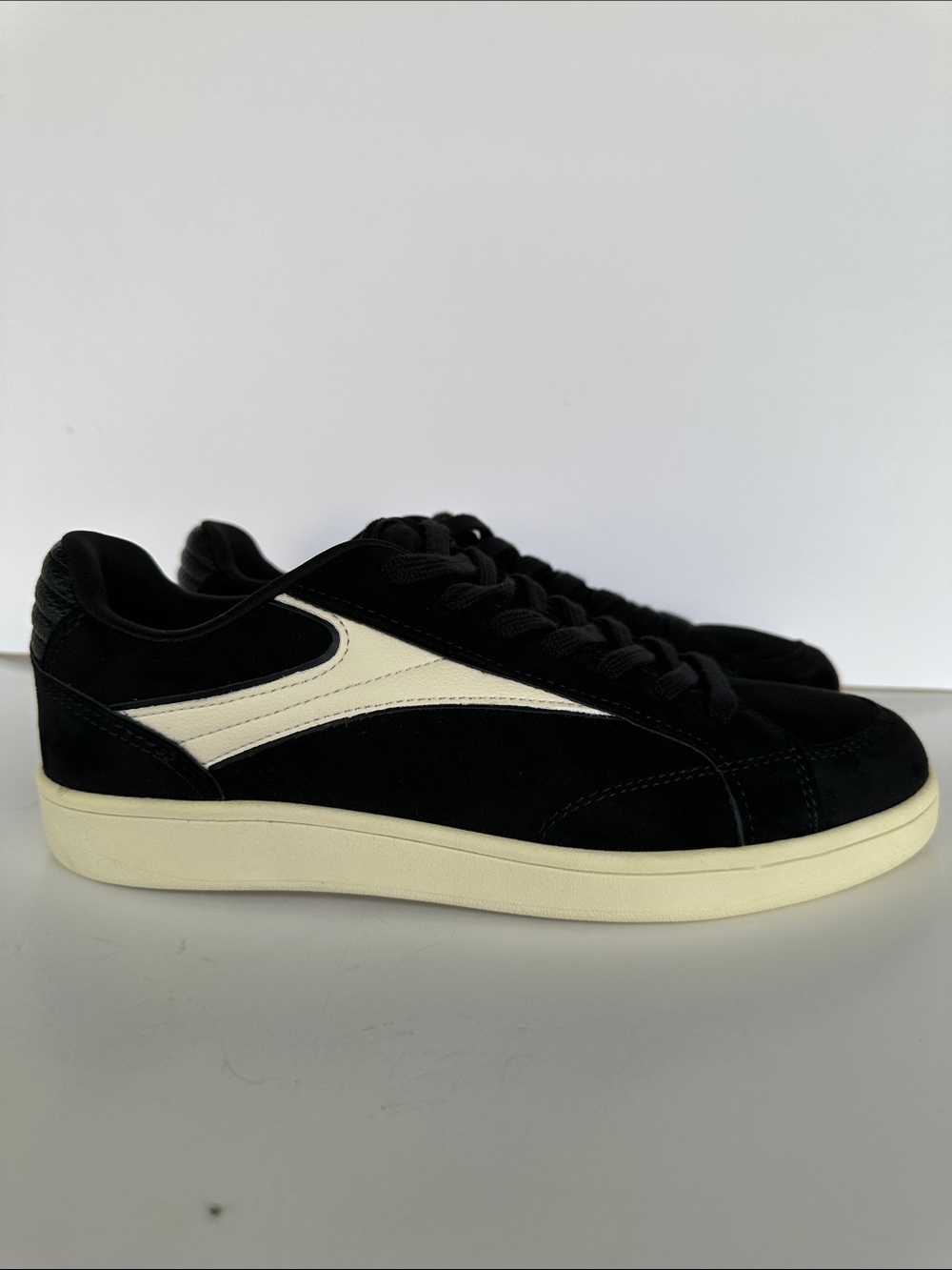 Zara Men’s Black Retro Style Suede Sneakers Low Top w Cream Side Stripe Size 7